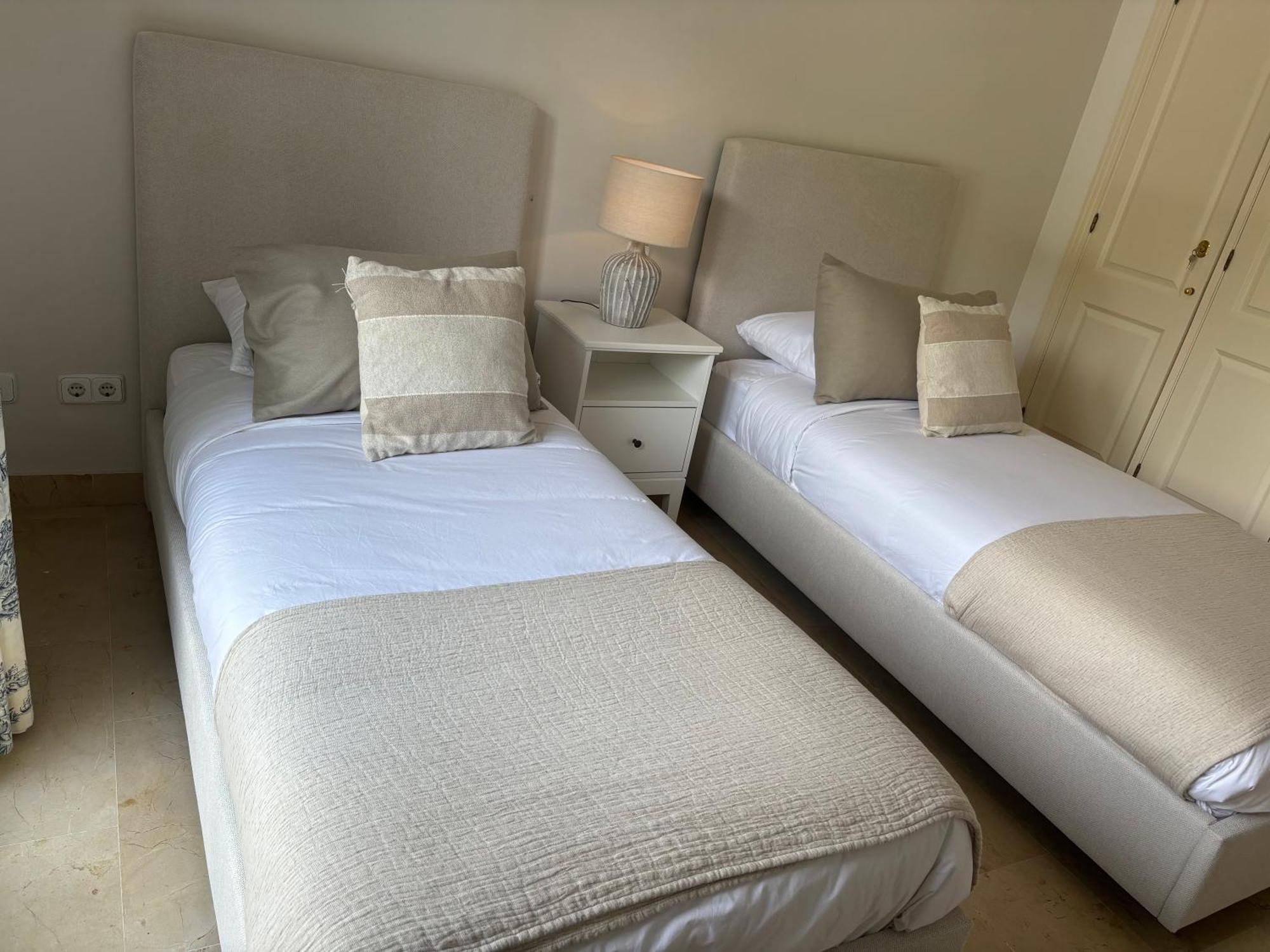 Apartment In El Presidente Beach Side New Golden Mile Estepona Exteriör bild