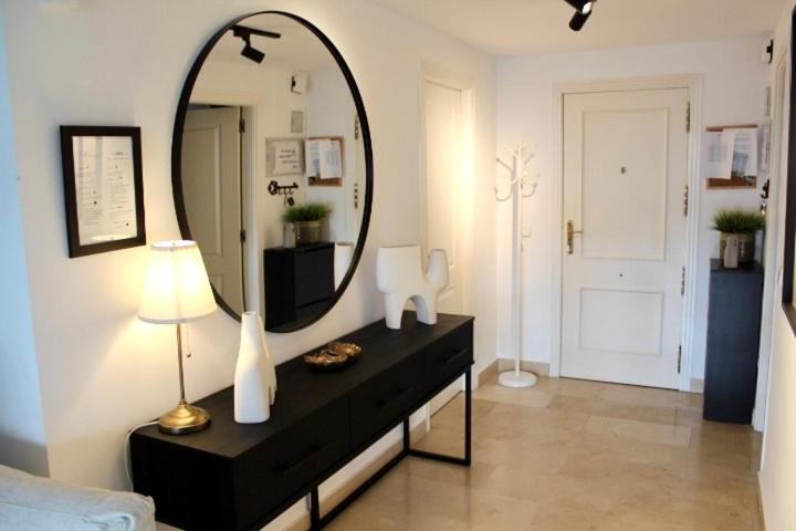 Apartment In El Presidente Beach Side New Golden Mile Estepona Exteriör bild