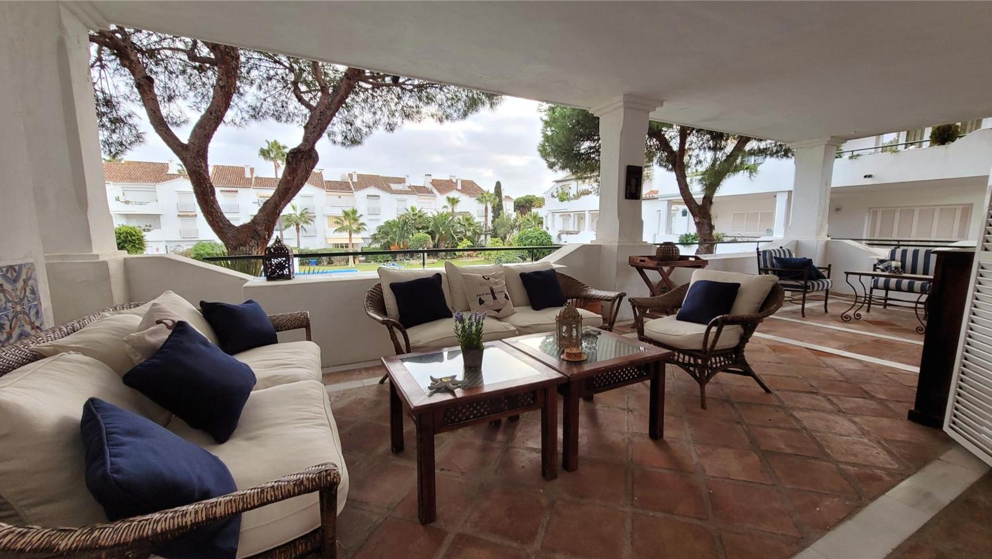Apartment In El Presidente Beach Side New Golden Mile Estepona Exteriör bild