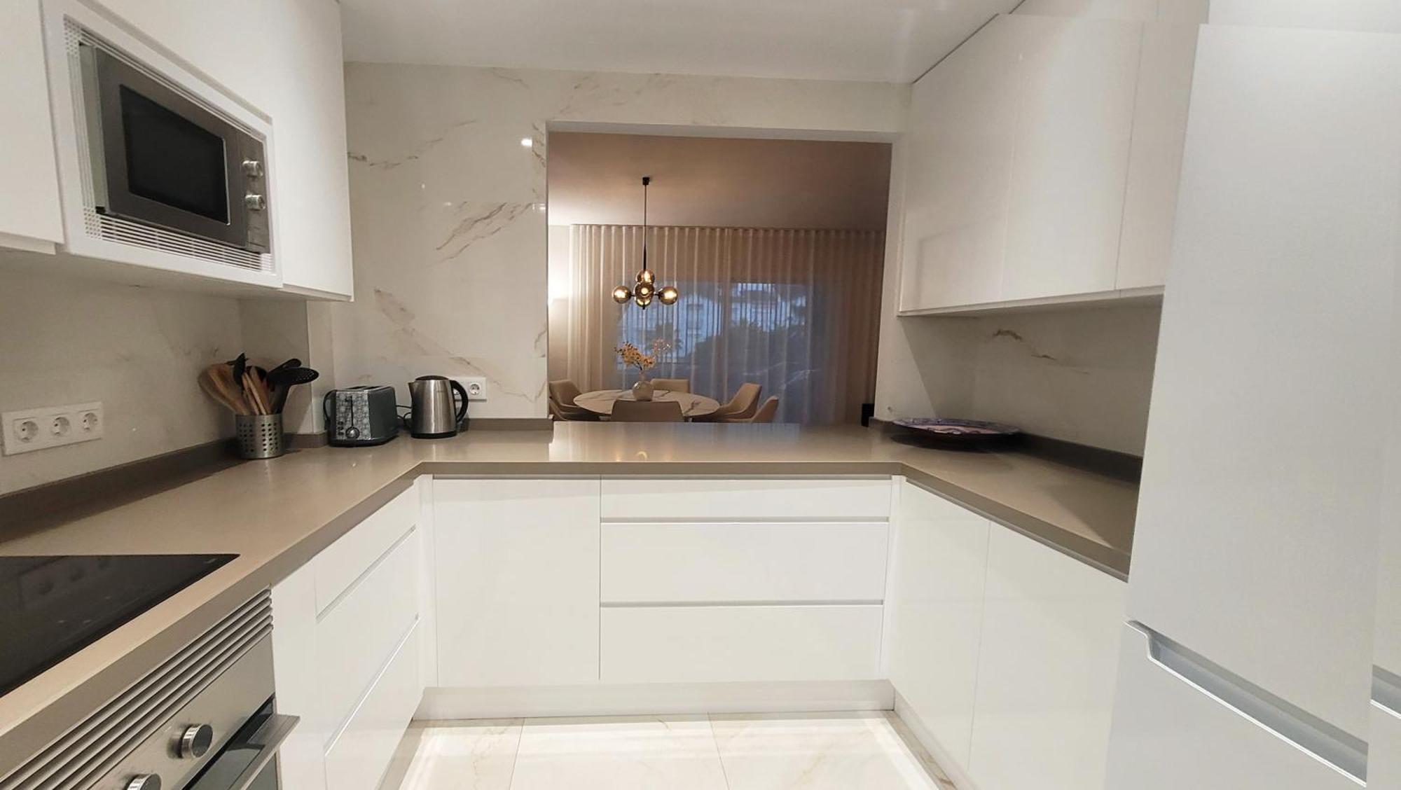 Apartment In El Presidente Beach Side New Golden Mile Estepona Exteriör bild