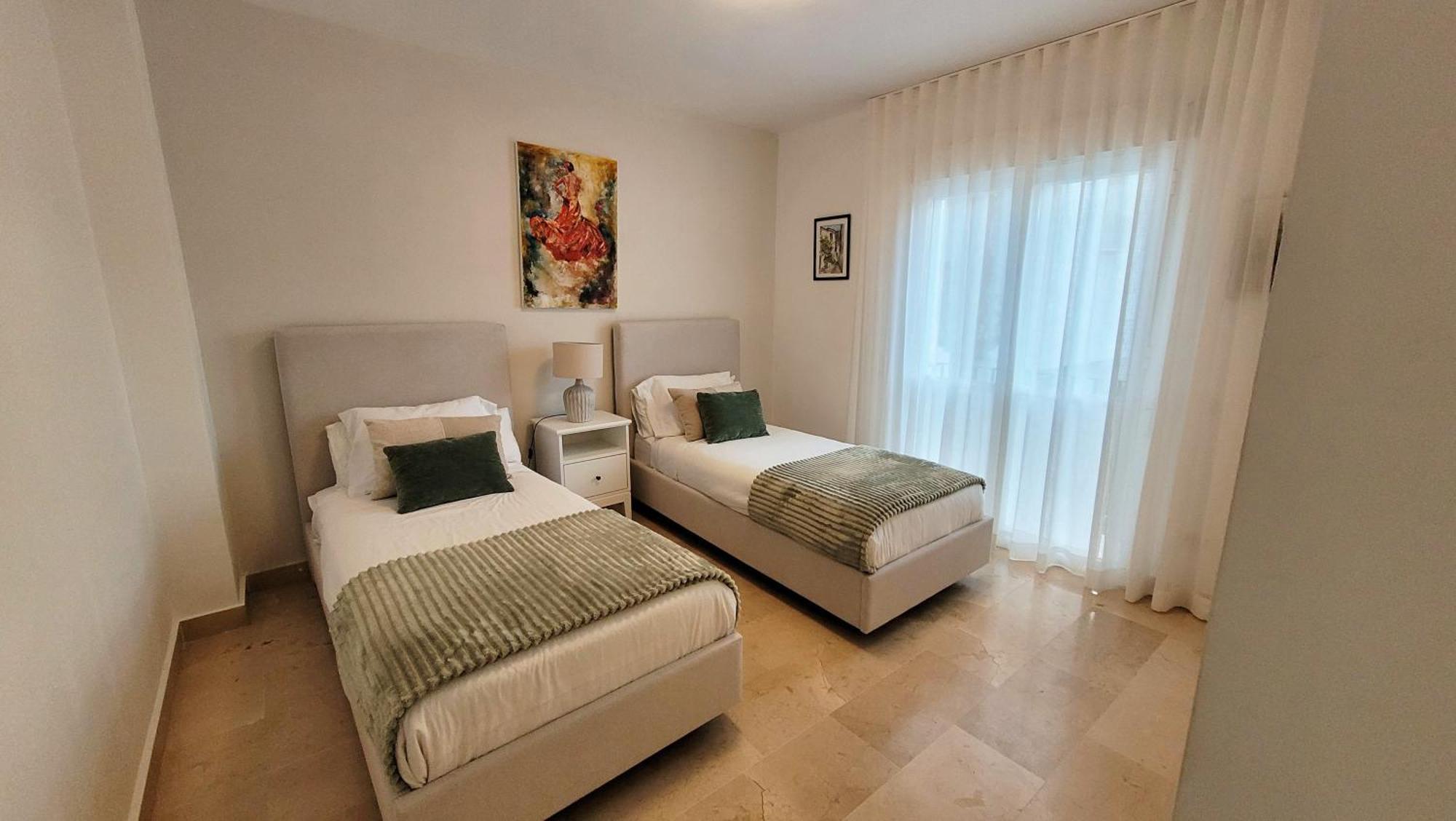 Apartment In El Presidente Beach Side New Golden Mile Estepona Exteriör bild