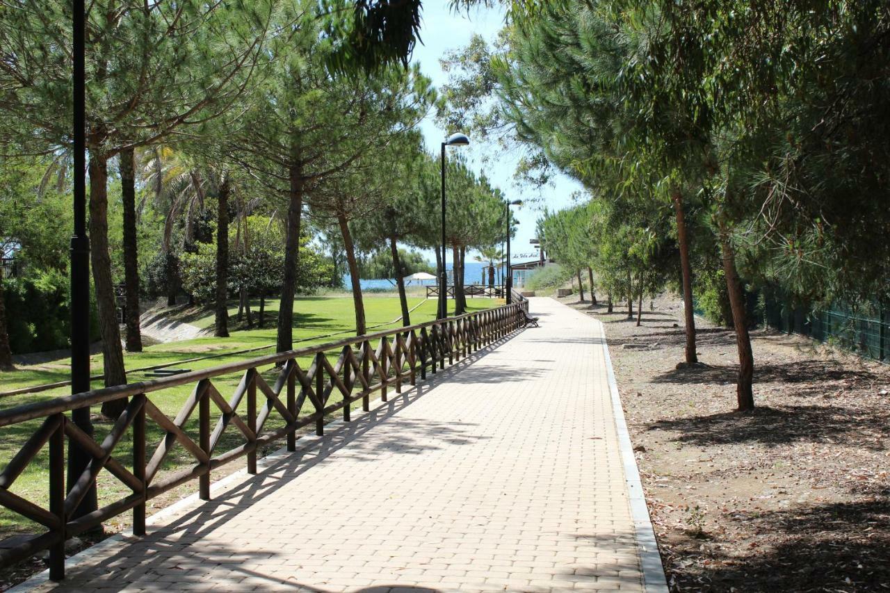 Apartment In El Presidente Beach Side New Golden Mile Estepona Exteriör bild